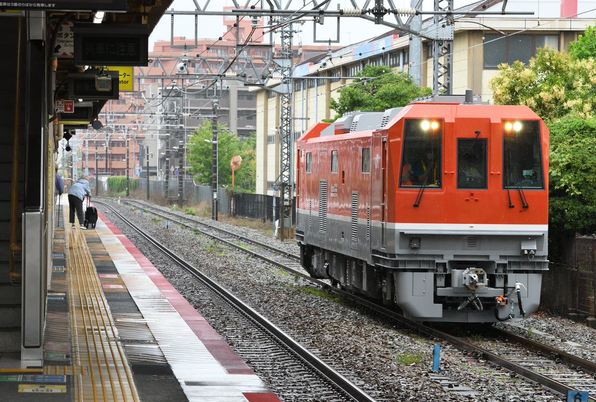kyoto_tetsu113's tweet photo. 2026.6.25
試9941D  近畿車輛出場試運転
中ｾｷ DEC743-1

ついにDEC743の標準色が登場！
プレスで見た通りDF50風のカラーリングで、土砂降りの中を走る姿もよく似合います👍️ https://t.co/kVP4j5DXWe