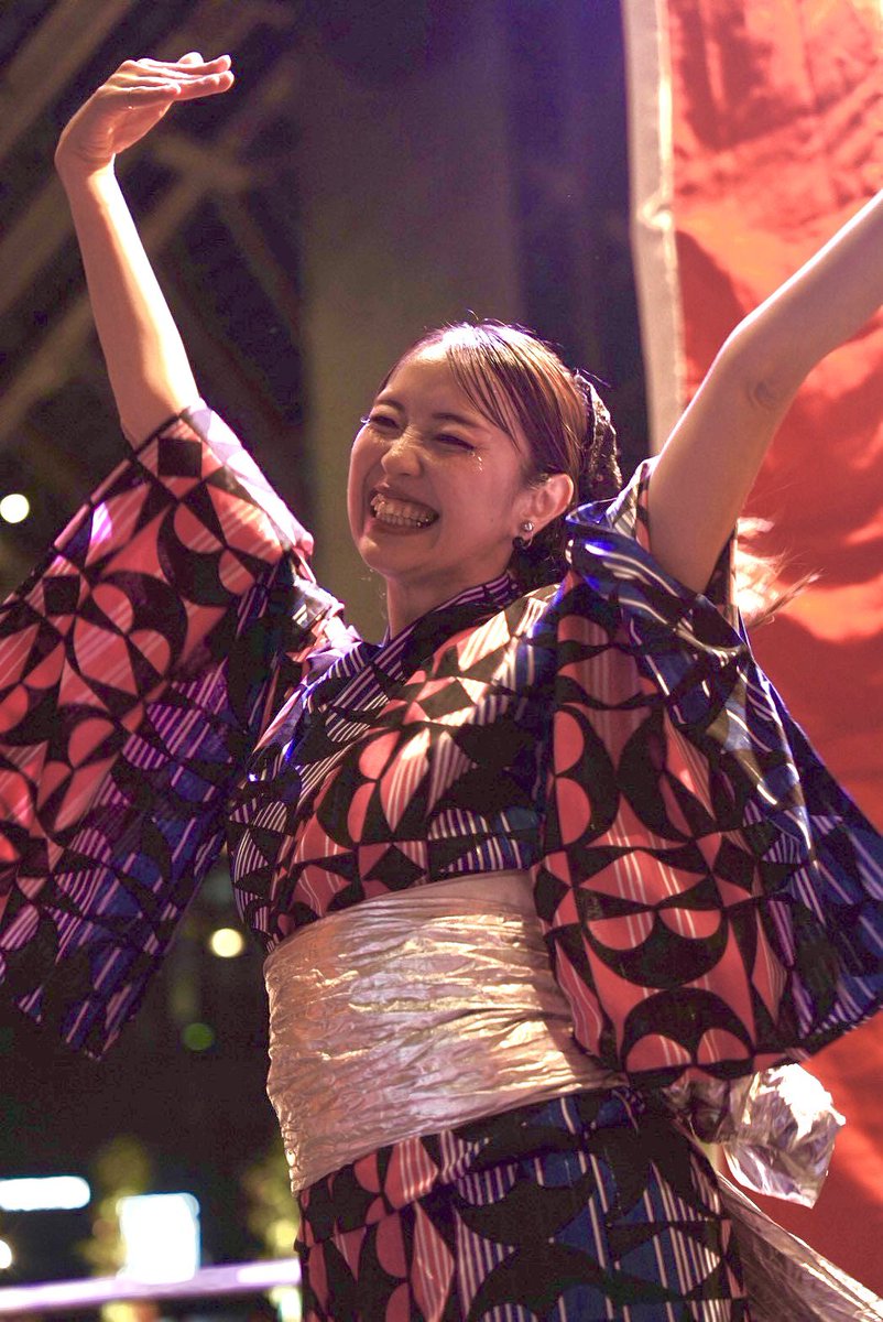 asadalechan's tweet photo. 三角広場まつり『居酒屋盆踊り』  にダンサーとして出演させていただきました🏮 
可愛いキッズ達のダンスにも負けない、大人たちの熱い熱気🔥 最高で最高潮の盆DANCE！ 盛り上がっていただいた皆様、ありがとうございました🤩

#三角広場 #居酒屋盆踊り #盆踊り #日本盆踊り協会 https://t.co/ztejuWMoXy