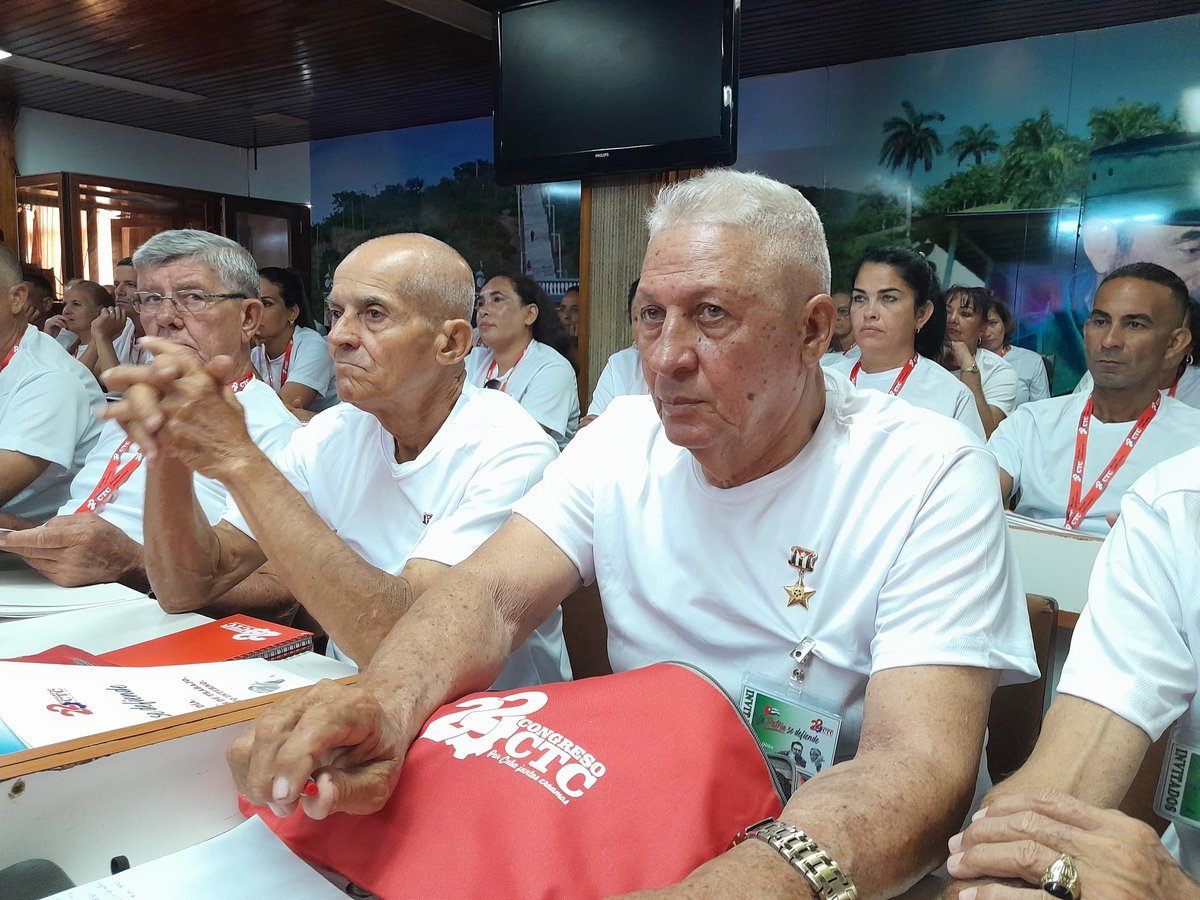 DieguezLianne's tweet photo. Delegación holguinera al 22 Congreso de la CTC. #LaPatriaSeDefiende https://t.co/U8V5AW3Rt3