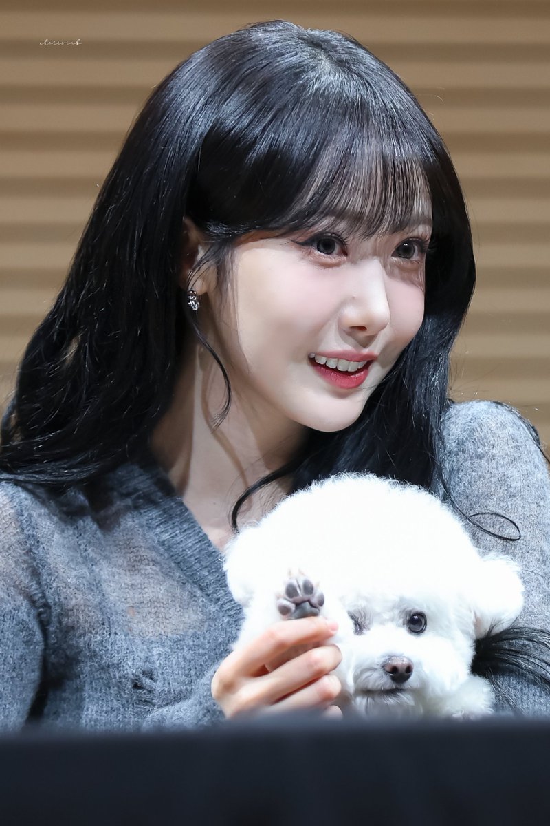 cherisinb's tweet photo. 250208 #비비지 #VIVIZ #신비 #SINB https://t.co/xu55Y3q5rF