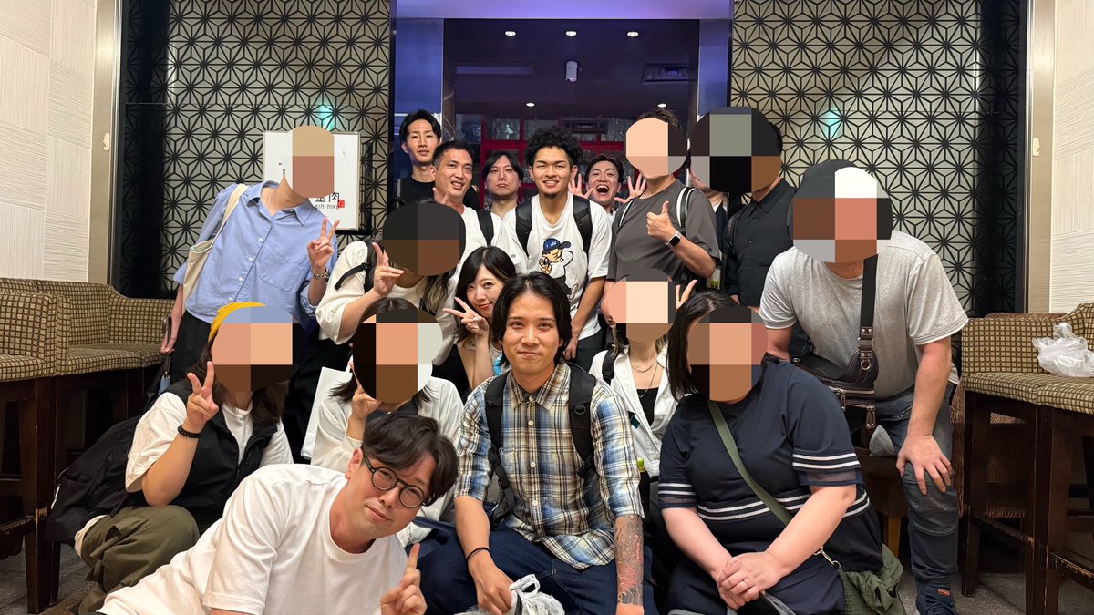 lmlm1523's tweet photo. オフスク名古屋オフ会最高に楽しかった！！

約20名の方と作業会→飲み会で６時間たっぷり話したり、相談に乗ったり、恋バナしたり、マッジで楽しかった。

ウチはただ有益性だけで寄せ集めた人たちじゃない。

「楽しくクリエイティブで稼ぐ」という信念に共感して入ってきてくれた仲間。

今日みんなと会ってより確信した。

そして、同時にまだまだ下向いて憂鬱な気持ちでクリエイティブしてる人もおるんやろうなって思った。

そういう人はオフスク入ってきて欲しい。

きっと前向いて楽しい気持ちでクリエイティブ出来るようになります。

今回名古屋にわざわざ出向いてくださったオフスクの方本当にありがとうございました！

大好きです！！