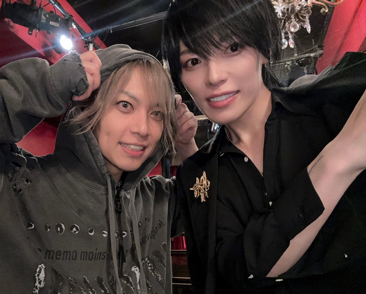 k_official_'s tweet photo. ２年振りの「MIDDLE BIRTHDAY」
普段互いの道を戦い進んでいる俺達にとっての祝福の様なピースプルな夜でした！

自分達の道は勿論、武瑠のことも、武瑠のファンのこともその世界も何故か守りたいと思う様な…

謎な父性が芽生えたよ！笑

皆ありがとう🫶🏻 https://t.co/RPFqoIC5Sz