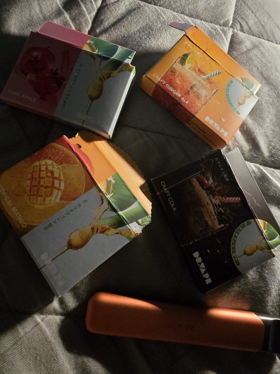 mio_Real_415's tweet photo. とりあえず買ったDrVape
お菓子の味、薄め
口寂しい時丁度いいけど
タバコ代わりにはならない(らしい)
私は楽しいσ(♡∞♡)💕 https://t.co/qJPjeNJiBg