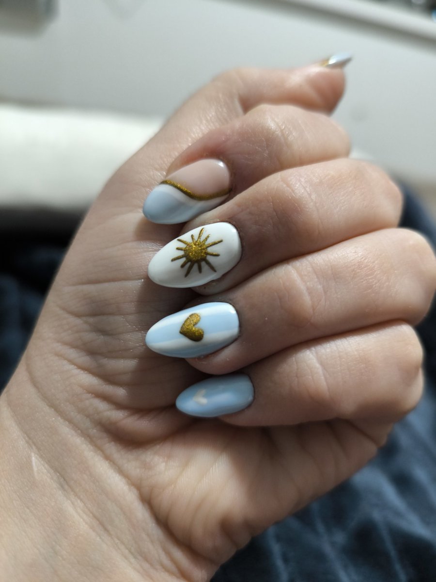 romidahbar's tweet photo. #unsabadomejor 
@unsabadomejor

Por acá lista para el partido de la Selección argentina 🇦🇷 con mis uñas y terminé unos alfajores de Maicena 😍🙌🏾

Los amooooo😍 

Santi te amooo🫶🏾🫶🏾🫶🏾🫶🏾 https://t.co/4XIuZFurkB