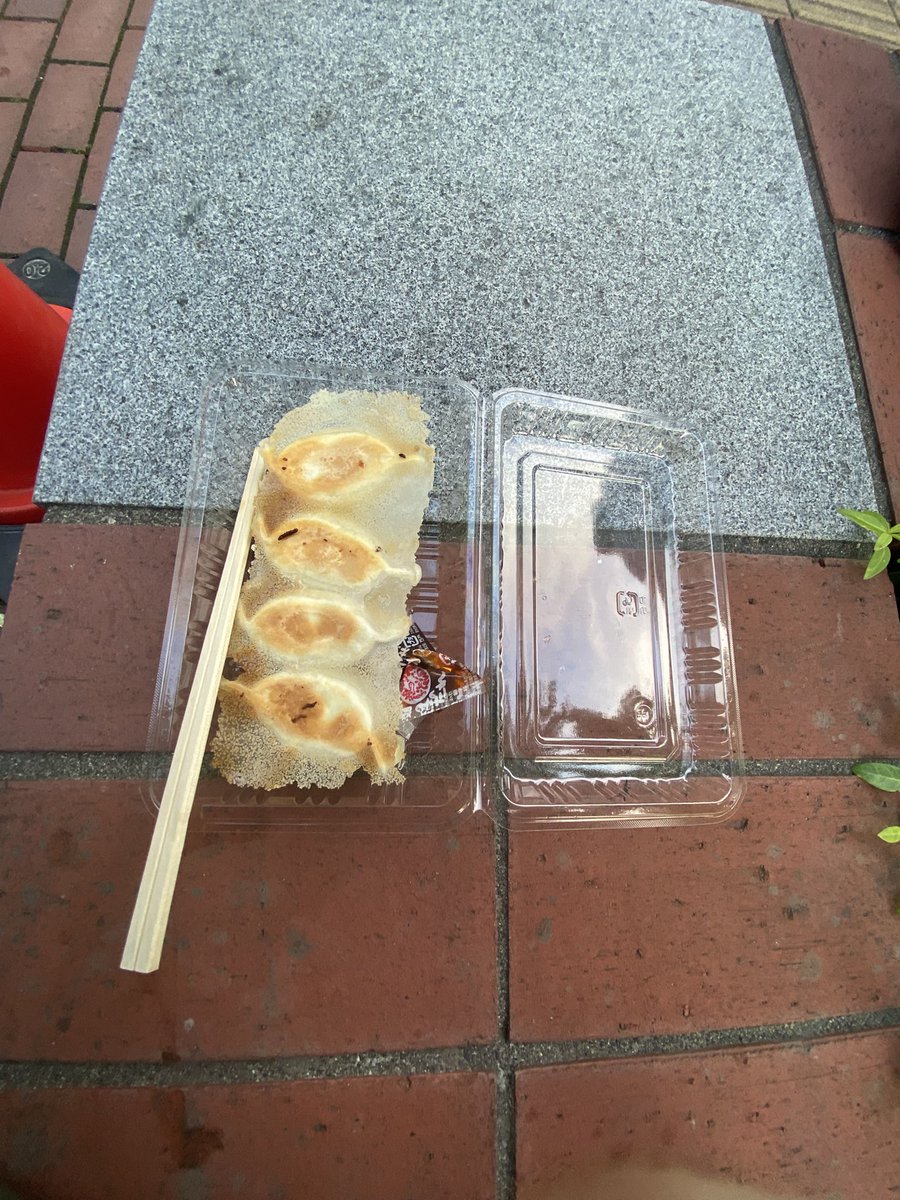 0207yosida's tweet photo. 赤レンガテラスでやってる餃子フェスに来た https://t.co/iRygJNchGd