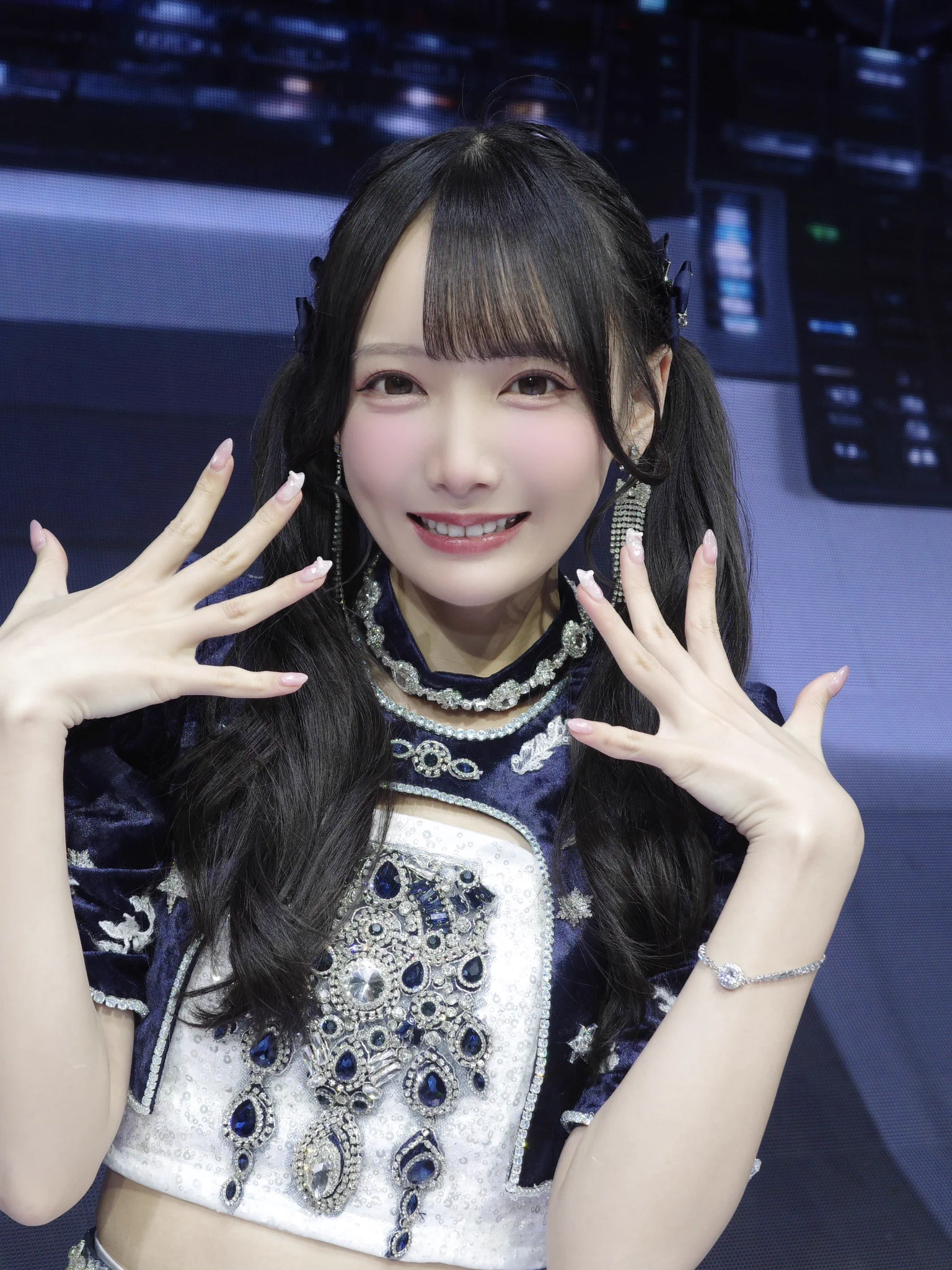 HL0mJS-awAAGEOi?format=webp&