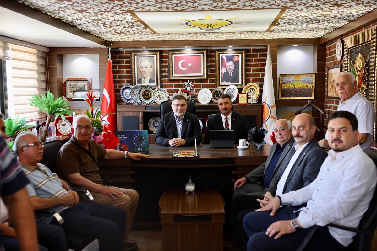 SAITBASDAS's tweet photo. AK PARTİ’nin milletle kurduğu güçlü gönül bağı, her geçen gün daha da büyümeye devam ediyor. 🇹🇷

İl Başkanımız Sayın Bilal Saygılı’nın katılımlarıyla gerçekleştirdiğimiz törende, uzun yıllar Konak’ta İYİ Parti İlçe Başkanlığı görevini yürüten Sayın Coşkun Tatar ve Sayın Cemil Yücesoy’u, 300 kişilik kıymetli ekibiyle birlikte AK PARTİ ailemize katılmaları dolayısıyla rozetlerini takarak aramızda görmekten büyük memnuniyet duyduk.

Ayrıca farklı siyasi partilerden 70 kıymetli hemşehrimizin de AK PARTİ ailemize katılması, milletimizin eser ve hizmet siyasetine duyduğu güvenin en güçlü göstergelerinden biri olmuştur.

AK PARTİ ailemize katılan toplam 370 yeni dava arkadaşımıza gönülden “Hoş geldiniz.” diyor, bu güçlü birlikteliğin teşkilatımıza, Konak’ımıza, İzmir’imize ve ülkemize hayırlı olmasını diliyorum.

Birlikte daha güçlüyüz, Türkiye Yüzyılı yolunda durmadan, yorulmadan çalışmaya devam edeceğiz. 
@RTErdogan