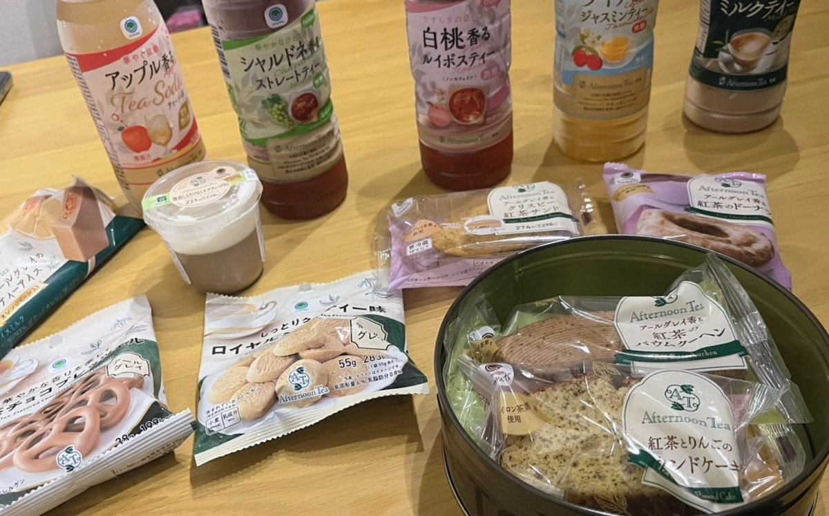 AngeOther's tweet photo. ファミマのAfternoon Teaコラボまじうまー！
琥珀糖とメロンパンとシュークリームが美味しかったから他のも買っちゃった😂
カヌレとスコーンどこに売ってるの…！ https://t.co/Wotptj53yc