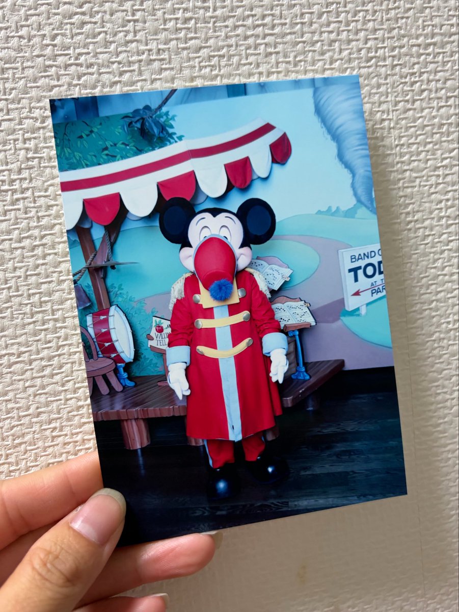 mic_miqi's tweet photo. アメリカパーク行く時は、自分で撮ったお気に入りのミッキーマウス写真印刷してるんだけど、ほんまこれ好きすぎるWWWWWWWWWWWWWW https://t.co/CoKr1aXaKw