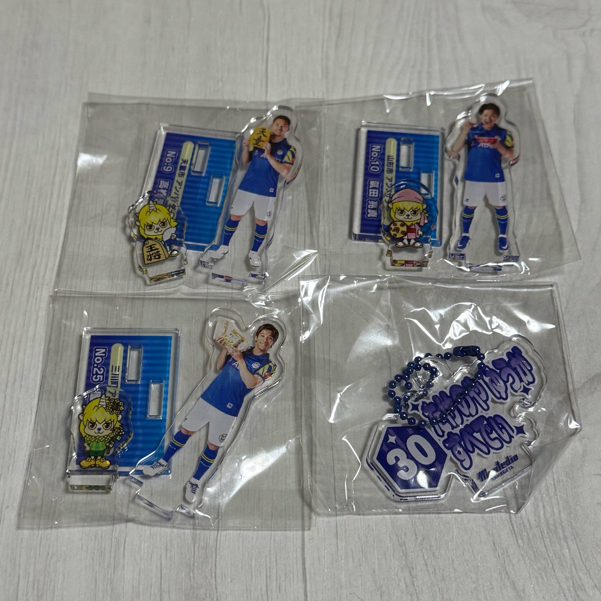 mo_oO814's tweet photo. モンテディオ山形 グッズ交換

譲） 市町村アクスタ  9 10  25
      アクリルネームキーチェーン 30

求） 13   異種大歓迎です！

13 マルチクリップ大変求めてます🙇🏻‍♀️ 

買取も大歓迎です。
気軽にお声がけ下さい🙂‍↕️💞

 #モンテディオ山形
 #montedio https://t.co/jwpFTIOy7A
