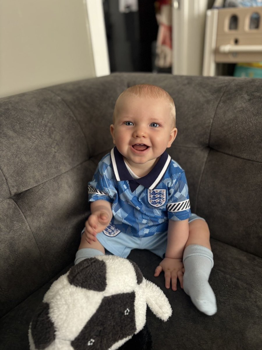 healeypvfc's tweet photo. @SkySports #SSNThreeLions Albie-James🏴󠁧󠁢󠁥󠁮󠁧󠁿⚽️ https://t.co/Z3uxsPeQ2Q