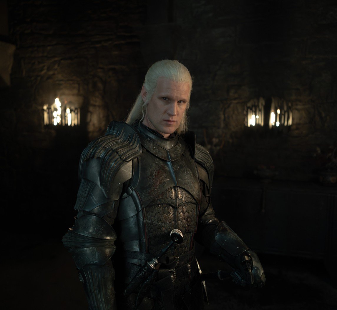 PortalASOIAF's tweet photo. 🚨 | SPOILER episódio 2 (RUMOR)
.
.
.
.
.
.
.
Haverá uma cena no episódio deste domingo em que Daemon e Mysaria discutem se a oferta de Alicent (entregar Porto Real e seus filhos) é uma armadilha, a conclusão final é que Alicent ainda deve ter afeto por Rhaenyra.
Gostaram? 
📎Via: @rhaenicentfiles.