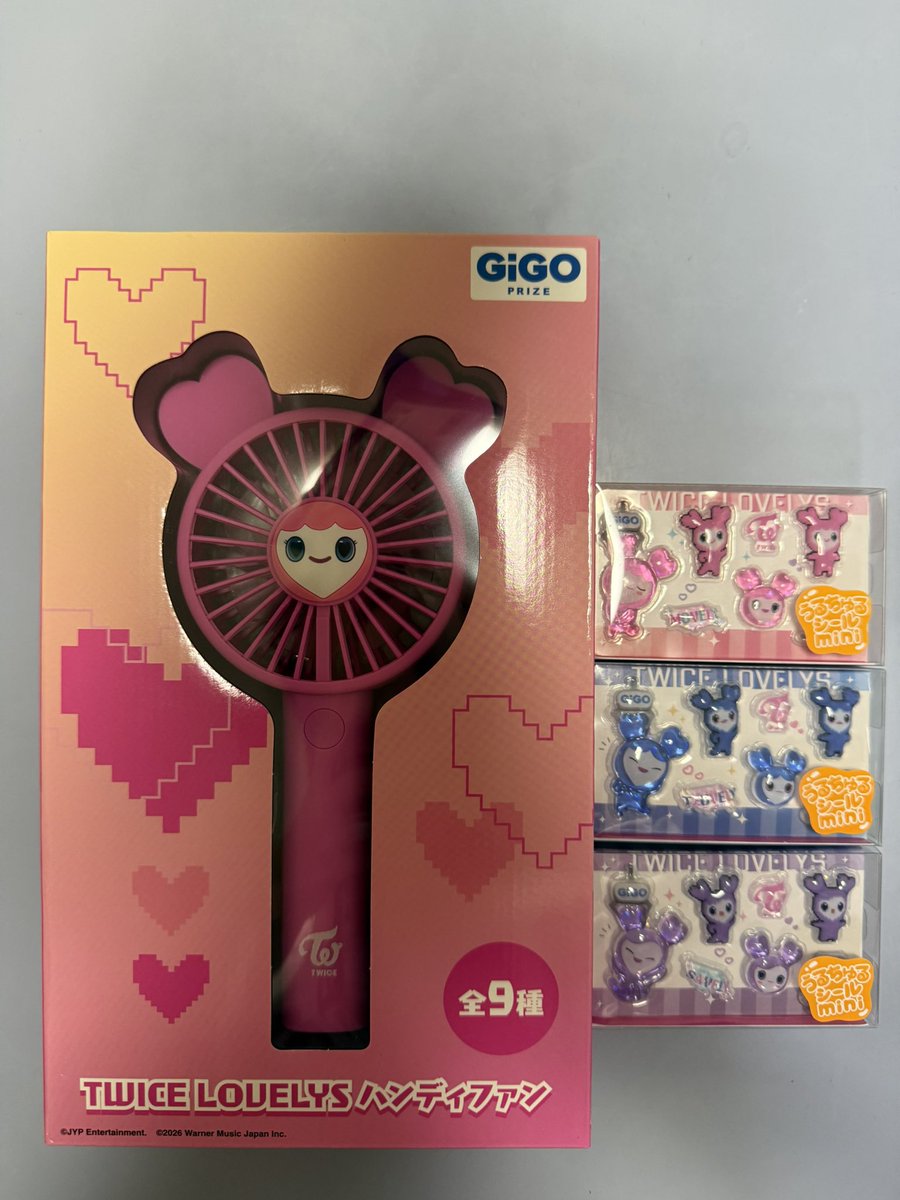tomogoccccci's tweet photo. 早速仕事帰り
gigoに行って
twiceちゃん
うるちゅるシールミニ③
Lovelysハンディファン
取ってきた❣️
総額1万🥲💝💜💙
推し活はお金かかる〜滅
とりあえず欲しいの全部
ゲット出来てよかった🫶♥️
#twice
#gigotwice https://t.co/RGw6pPRyzk