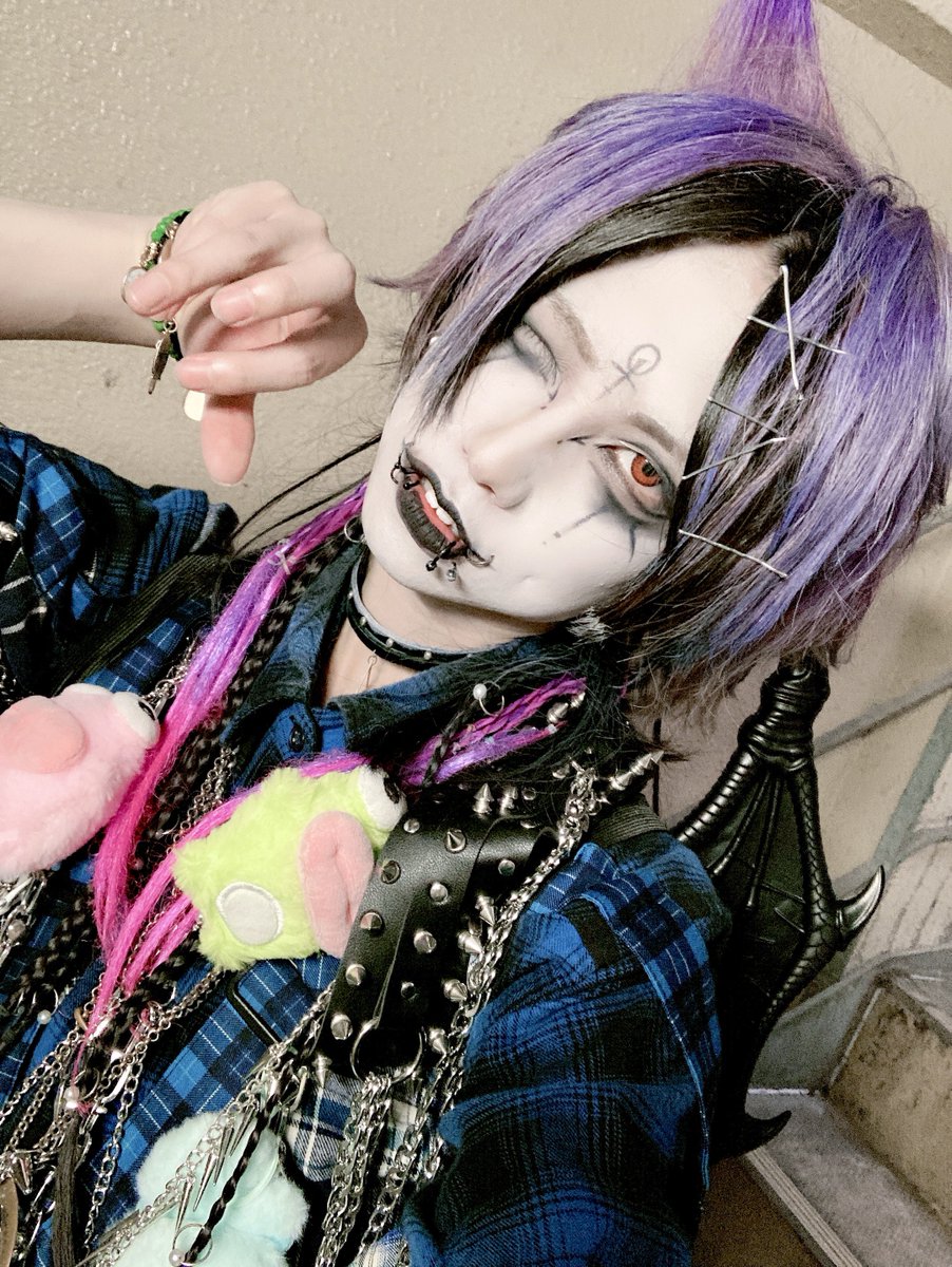 Yureiz_shinna's tweet photo. 呪いも病も
抱きしめたい https://t.co/YeOh37dmeQ