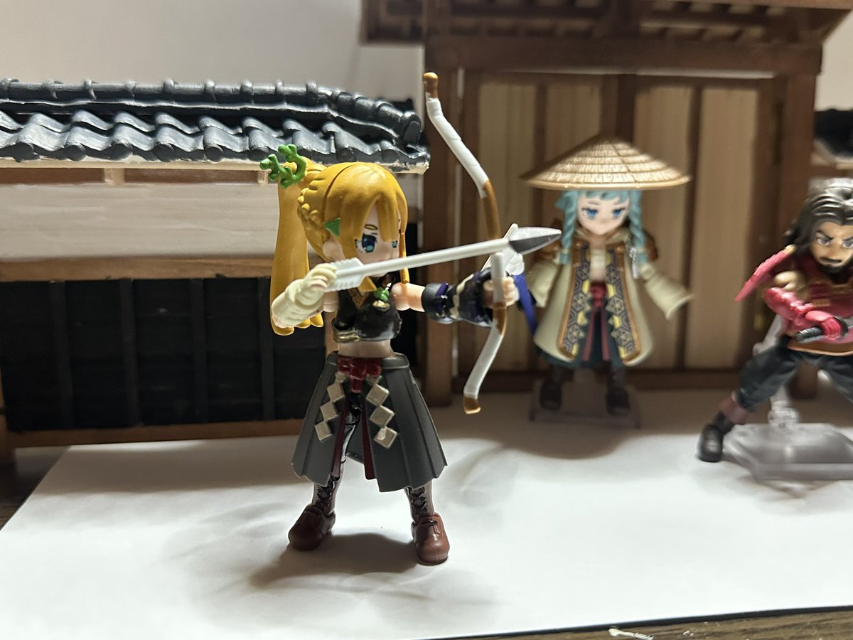 Girdion's tweet photo. 新しいのが届いたのでいくつか作ってみる。そんなに回してないので色々組み合わせでそれっぽく見せてるだけだけどもね
あとやっと門と壁の屋根に色がつきました！遠くから見りゃそれっぽく見える
#リンクトラベラーズ https://t.co/UIYHRM14wV
