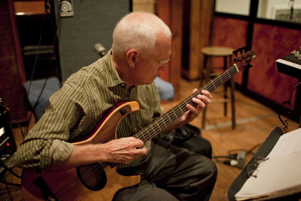 HIGHRESAUDIO's tweet photo. Review: Steve Swallow – Winter Songs

There’s a certain offbeat humor to releasing an album titled "Winter Songs" just after the summer solstice. At least in the Northern Hemisphere, where bassist Steve Swallow calls home. But that’s not all—the tracks are simply numbered: One, Two, Three,… all the way to Nine. Although…

Beautifully performed and recorded. Highly recommended *****

https://t.co/r4pcXISIWO