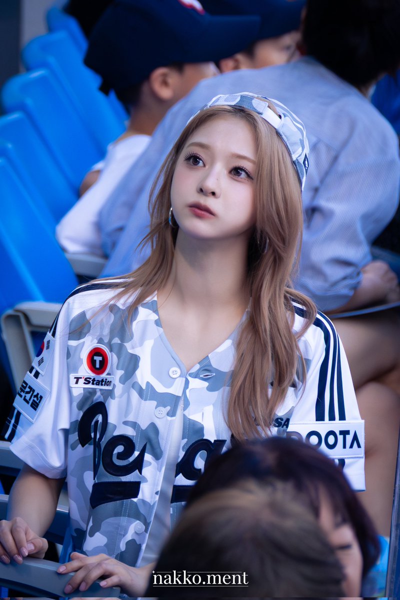nakkoment's tweet photo. 🐣
260626 잠실 나경 HQ
#fromis_9 #프로미스나인 #이나경 #LEENAGYUNG https://t.co/NubFU3Yucv