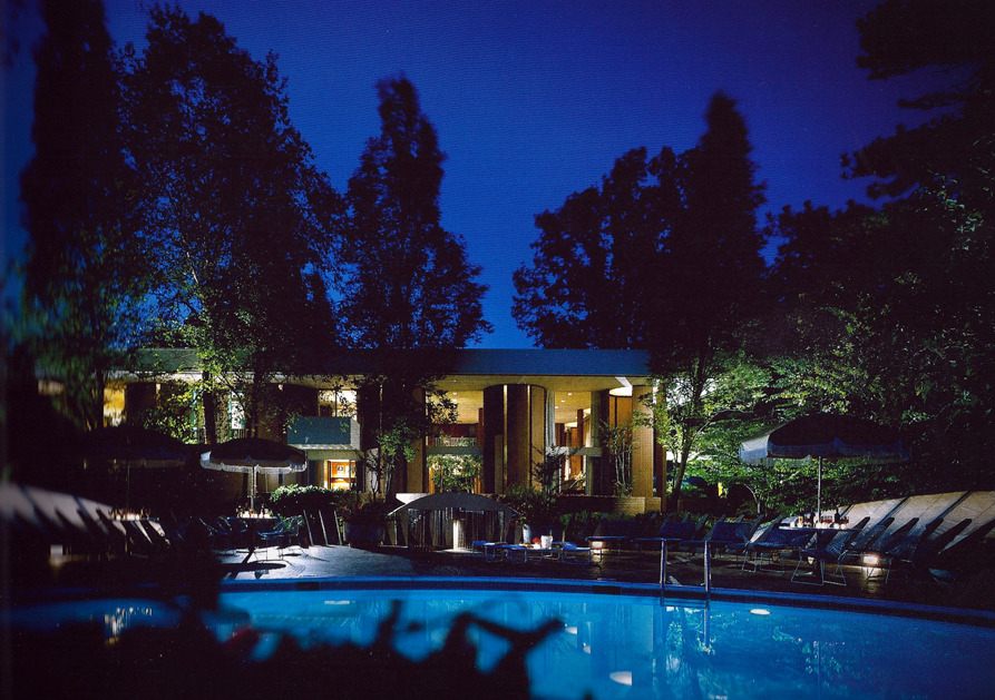 Ortgeist's tweet photo. Entelechy I by John Portman, Buckhead, Atlanta, 1964 https://t.co/xzvUiOFDK2