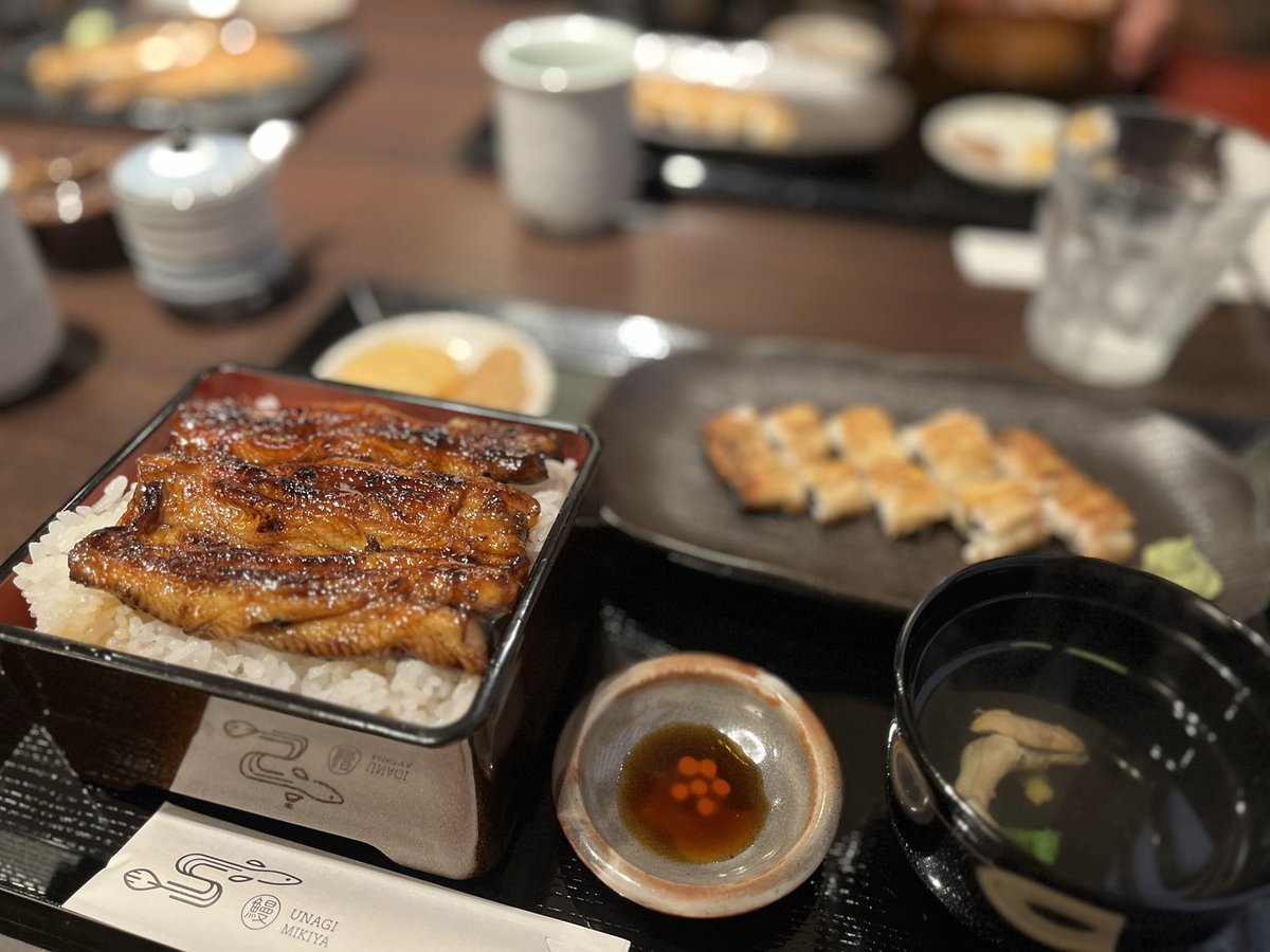 aoaotoko's tweet photo. 今日はお誕生日なので毎年恒例の鰻を食べに
宵さんが大好きなねおちと本田翼と八重神子のお誕生日です🎊👏 https://t.co/taTumIl3Om