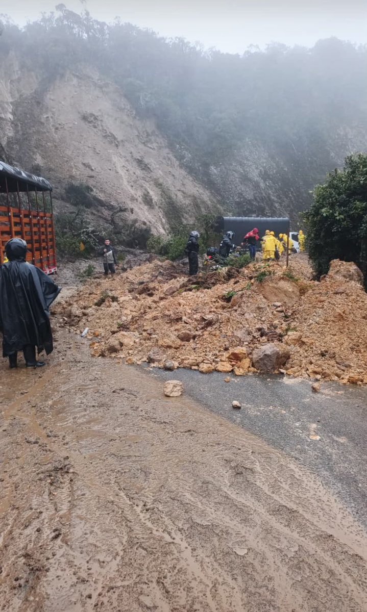 TremendoVilla's tweet photo. #ElEncano #Cierre #Vias | Cierre total en la vía El Encano - Sibundoy por deslizamientos que han afectado la movilidad, se recomienda no utilizar este tramo vial hasta que el INVIAS llegue a la zona para la remoción de escombros.
@InviasOficial https://t.co/cmOr7QI2GH