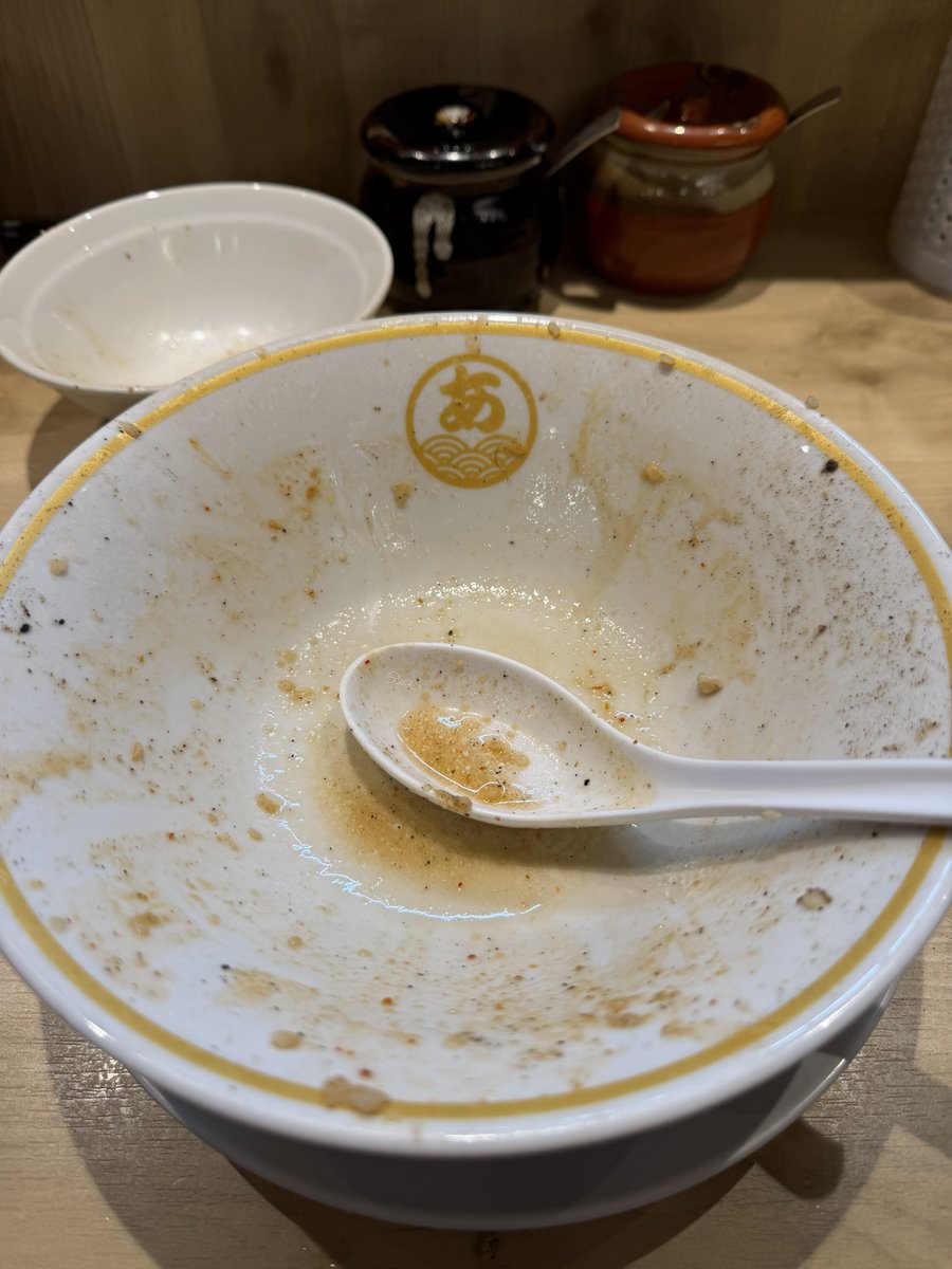 Springroll0214's tweet photo. 十三代目麺家よし川
#men_yoshikawa13 
よし川Ryu汁なし±ごはん+野菜マシマシ±脂マシマシ
二郎系とは、少し違うもやしの硬さ
プリップリの脂を白米の上に少し置いて胡椒と胡麻を少々かけて食べるの最高
麺がさらに美味くなった気がしました。
肉も厚めでしっかり味がついてるので美味しかったです。 https://t.co/rBOKgqUdsA