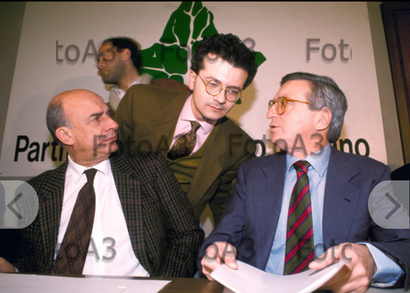 RossettiFabioFI's tweet photo. Cari amici, chi è l'allora giovane personaggio ritratto tra la Malfa e Nicolazzi (?) in questa foto - finora introvabile - risalente a ben 35 anni fa? https://t.co/YlQW1t0ZNn