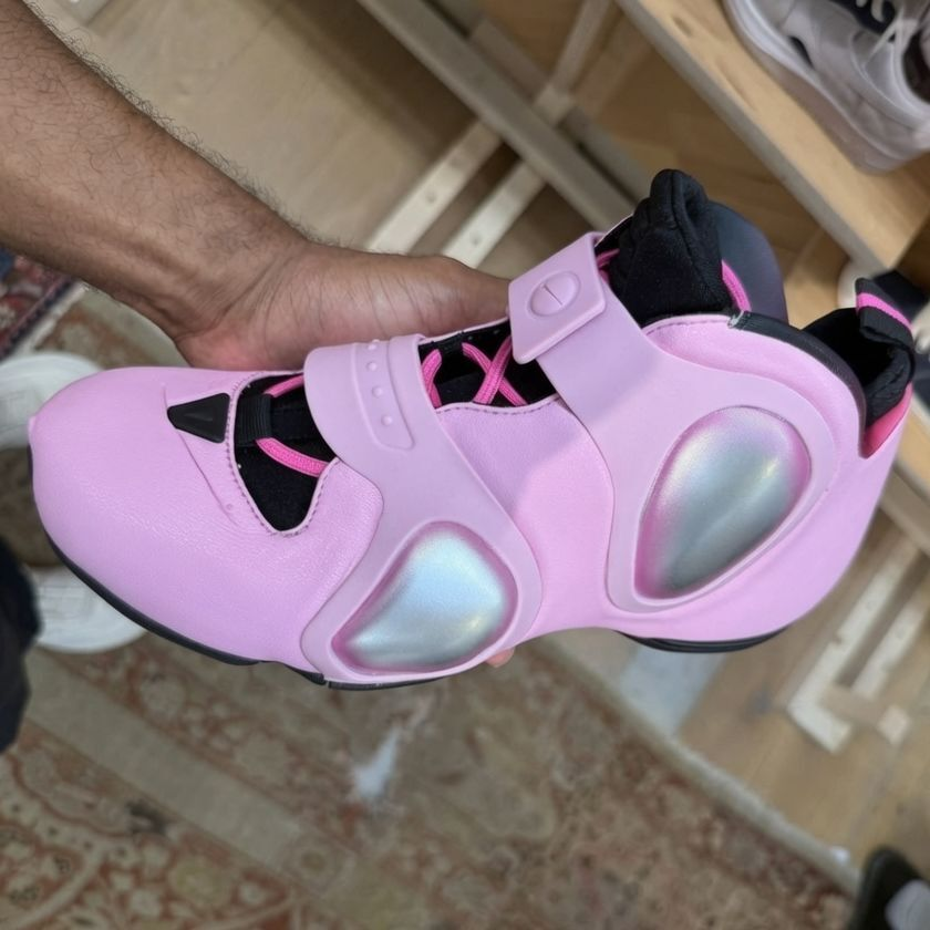 KicksFinder's tweet photo. IN HAND LOOK: Nike Air Flightposite 3 "Pink Rise" 🩷

🗓️ Spring 2027
📝 IZ3154-600 (MENS)
💰 $250 USD
🎨 Pink Rise/Pink Rise-Laser Fuchsia
📹 @Sneakerologue 
💵COP OR 🚮DROP? https://t.co/pCuyxJJKNR