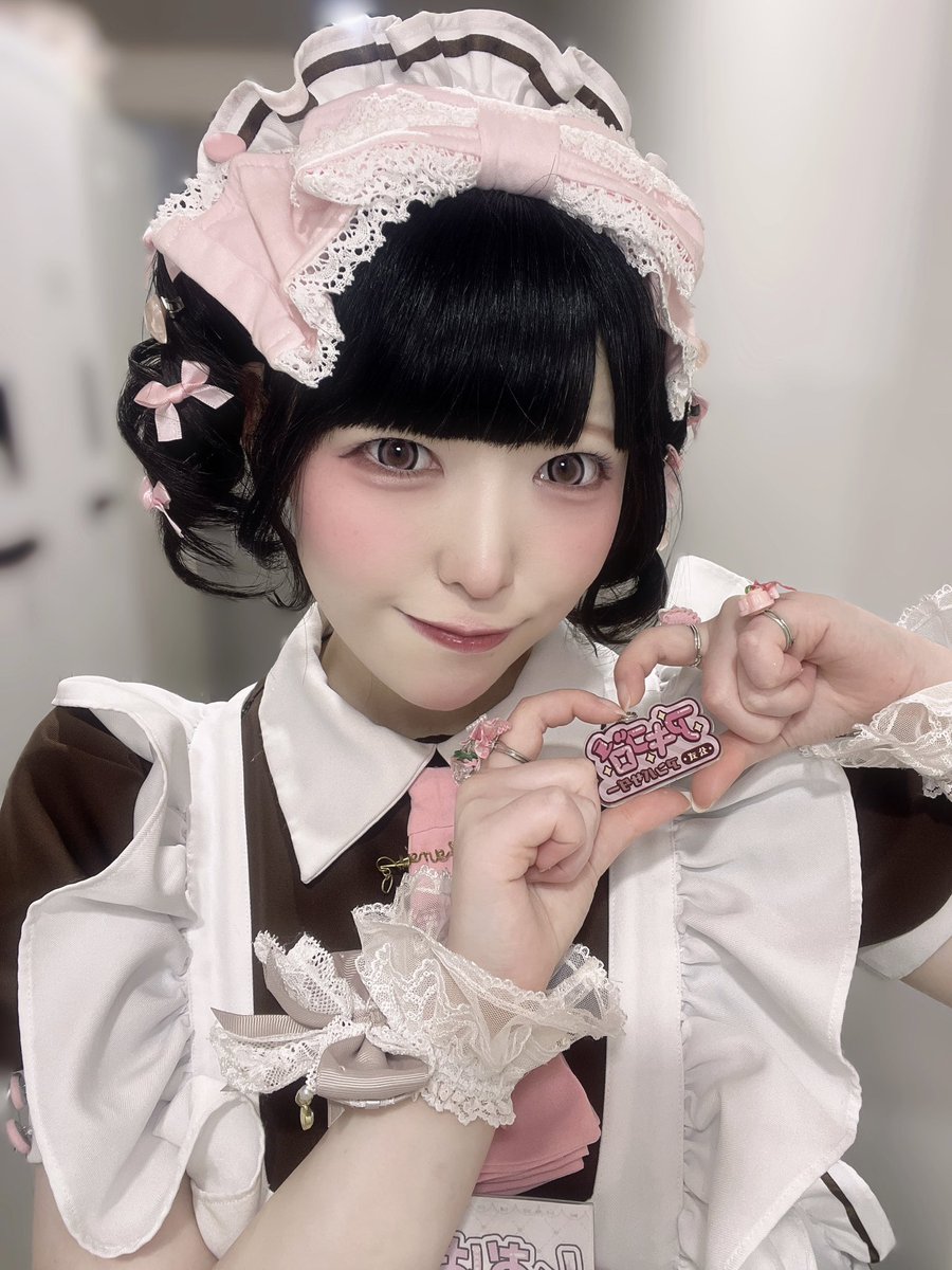 maid_shiohana's tweet photo. 🎀この度、アキブロ公式アンバサダーに就任させていただきました🎀

お屋敷内外問わず、たくさんのご主人さま お嬢さまにアキブロの魅力をお伝えし、楽しんでいただけるよう精一杯サポートいたします…♡

来月からは少しずつお手伝いにも参加させていただく予定ですっ♩がんばるぞ〜>  ̫ <♡ https://t.co/0uHrMhZm5y
