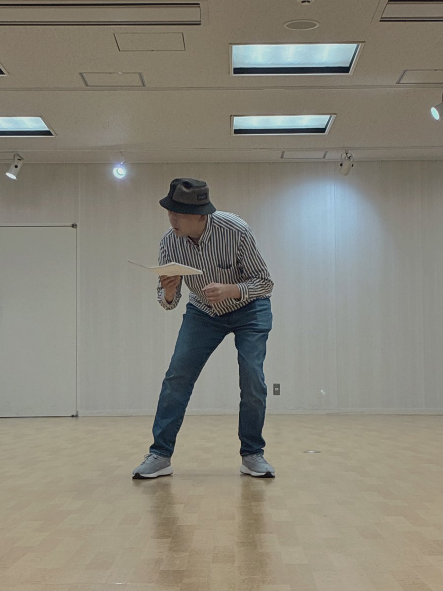 OneOhisama's tweet photo. テクニックに溺れるな。本気で芝居を打つとは、自分の魂をさらけ出すこと。泥臭くてもいい、不器用でもいい。本物の感情だけが、人の胸を打つ。
👉 https://t.co/AUQlPCCdgP
#本気で芝居 #リアル #魂の叫び https://t.co/utSwAvumio