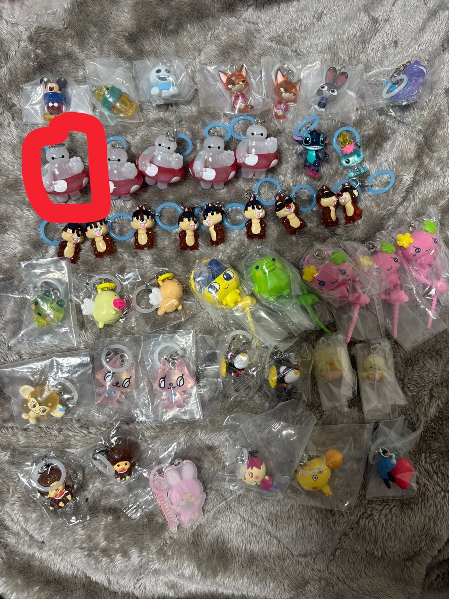 tjys_____'s tweet photo. @y0unnnng 検索より失礼いたします。
mikko第三弾を5種全種所持しております。
お借りした画像の赤丸のものと交換いただくことは可能でしょうか？
ご検討いただけますと幸いです。
たくさんお声かけあるかと思いますので、お手隙の際にお返事お待ちしております🙇‍♀️
お身体ご自愛ください。 https://t.co/5W6eSup6pQ