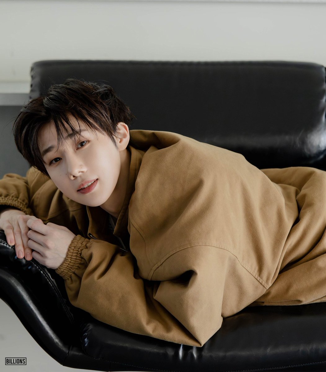 dipping_in8's tweet photo. 귀여워서 쓰다듬다가                  nwh이 냥줍한 고양이
결국 냥줍한 nwh                        (사실 이쪽이 간택한거임)
                  ↓                                                  ↓ https://t.co/R8qKVEiQlL