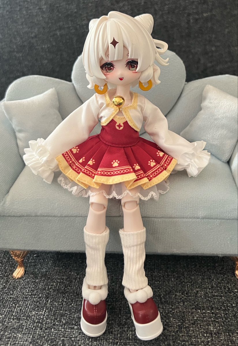 sakura__Doll's tweet photo. 初めてのドールはおみくじ精霊のキンエツちゃん。
お名前はプラチナちゃんです💕
その後にチスちゃん（チセちゃん）とチリンさん（シオン）
チセちゃんはカスタム有です、可愛い💕 https://t.co/OKZlLcoKBU