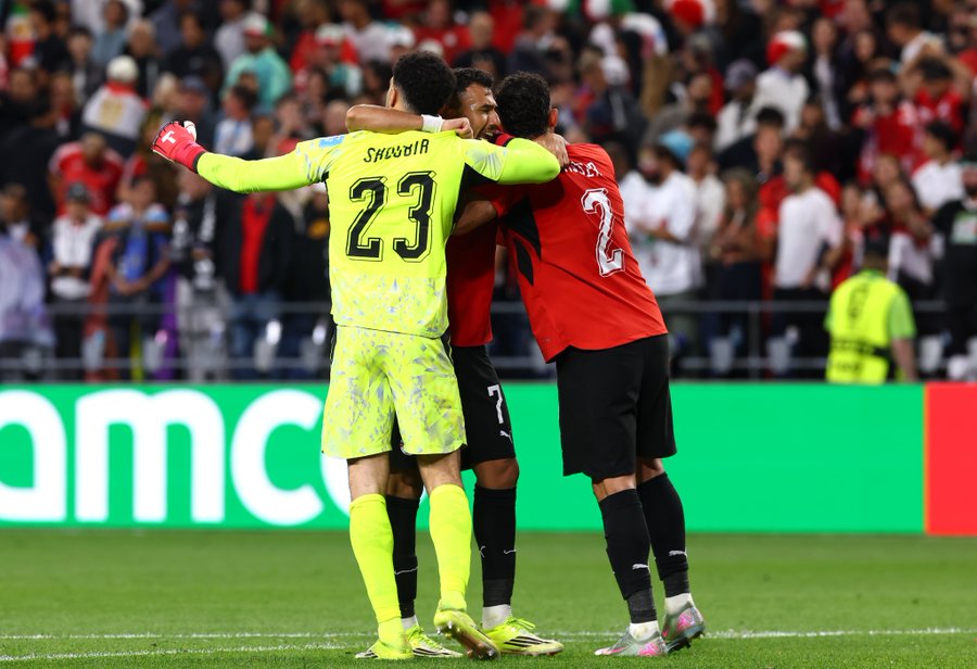 fifacom_ar's tweet photo. يا حبيبتي يا مصر يا مصر 👏😍

✅منتخب مصر يصنع التاريخ ويتأهل إلى الأدوار الإقصائية من بطولة @FIFAWorldCup للمرة الأولى  🇪🇬 https://t.co/xQNHnP7SqN