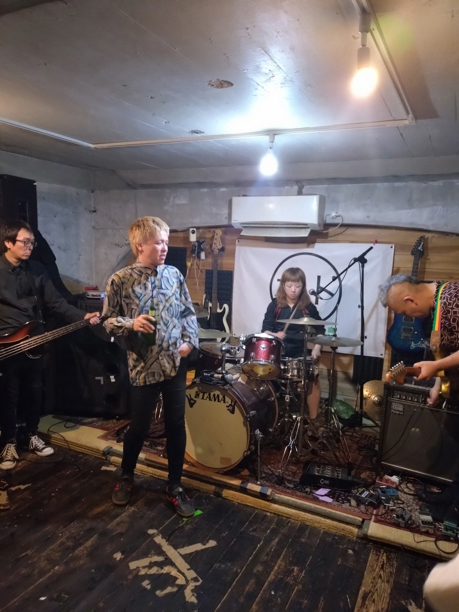 siokobu1's tweet photo. (｣ﾟﾛﾟ)｣<BLONDnewHALFはじまるよー！！春日野道make shift🩴🍋🩴 https://t.co/37arK6lZI4