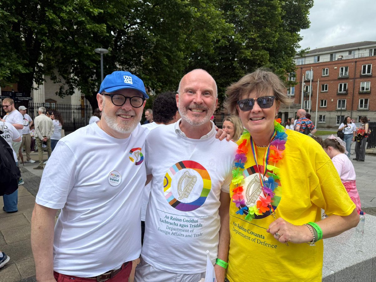 IRLDeptDefence's tweet photo. 🌈 Proud to mark #DublinPride today, celebrating inclusion, diversity and equality.

Delighted that Minister @HMcEntee and Secretary General Jacqui McCrum joined us, alongside colleagues from the Proud to Work for Ireland Network, in showing support for the LGBTQ+ community. https://t.co/IFpeGXyGcU