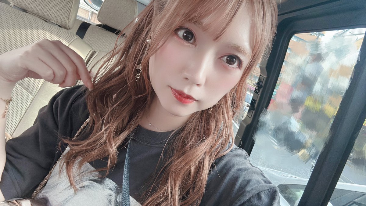 yuukrin_328's tweet photo. 7月のスケジュールです🌻✨
夏っぽい写真探したけどなかったけん1年くらい前の写真でも添えときます💎 https://t.co/V2I4y1vZdK
