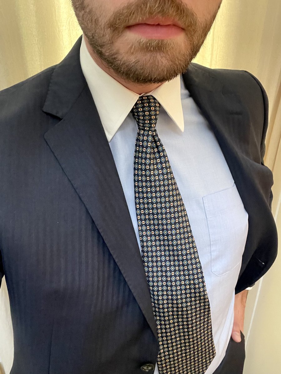 SuitedJoe's tweet photo. Suited during the heatwave https://t.co/Pgu2P7z7Hi