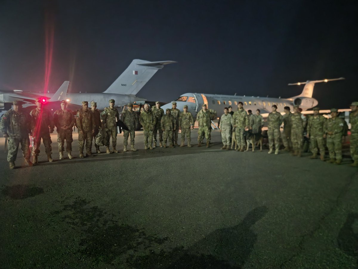 agusantonetti's tweet photo. El primer avión de la Fuerza Aérea Argentina con los equipos de rescate aterrizó durante la madrugada en Venezuela y ya están trabajando en La Guaira.

Durante las próximas horas van a llegar otros dos aviones completos más con equipos médicos y múltiples suministros de todo tipo.

Nunca vamos a dejar solos a los venezolanos.