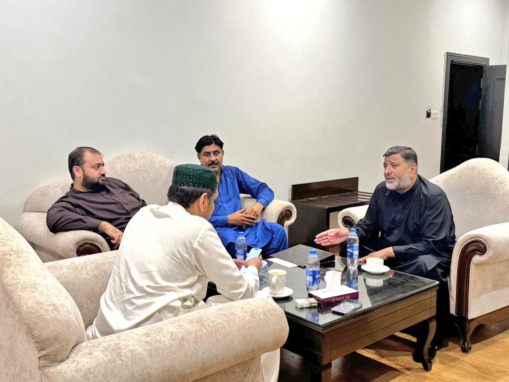 BRArsalanSheikh's tweet photo. گلشن سائٹ اسمال انڈسٹریز سے متعلق امور کے حوالے سے مختلف متعلقہ اداروں کے افسران اور تاجر برادری کے نمائندوں سے ملاقات کی، جس میں ترقیاتی منصوبوں، گیس کی فراہمی، بنیادی شہری سہولیات، انفراسٹرکچر کی بہتری اور عوامی مسائل کے حل پر تفصیلی تبادلۂ خیال کیا https://t.co/x40QWkGQJU