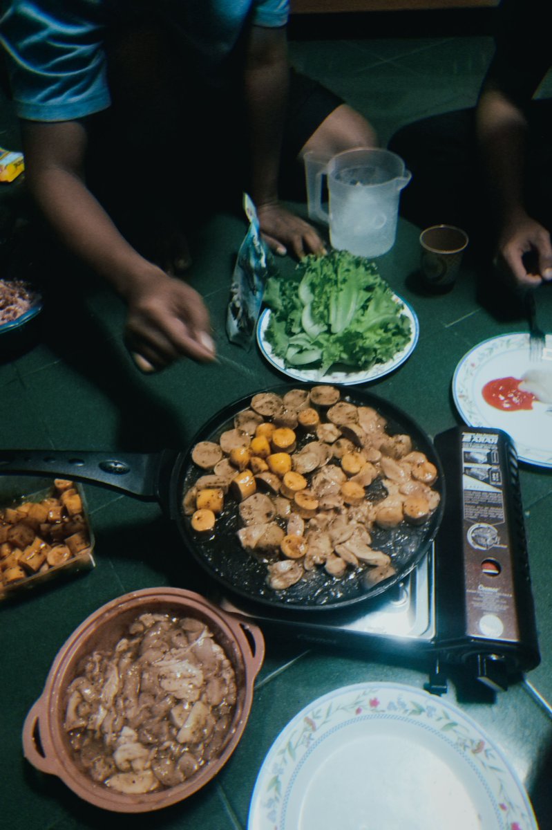 bokeehhh's tweet photo. grillllll https://t.co/xv6CoL8pq8
