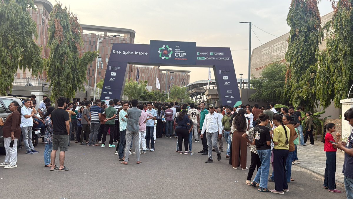 carupeshag's tweet photo. People are waiting outside the #verrsavarkarsportscomplex #avc volleyball match but no entry. Only vip can enter as told by #Gujaratpolice. Every where it displays that entry is free but such a joke for volleyball lovers of India. @BJP4Gujarat @CMOGuj @PMOIndia @AVCAVolleyball https://t.co/rvGG1h18Pp