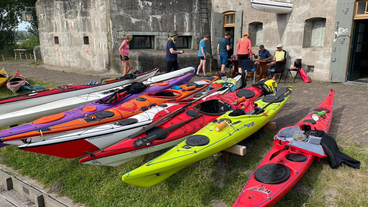 KVWaterwolf's tweet photo. Een samenwerking met 3 kanoverenigingen; KV Spaarndam, KV Trekvogels (Haarlem)Georganiseerd door onze Jeroen Booms die als instructeur tijdens deze KVA cursus iedereen weer heel veel geleerd heeft!
#kanovaren #buitensport #Haarlemmermeer en #Haarlem 
@watersportNL @HansBouwhuis1 https://t.co/TdjXAjA9kJ