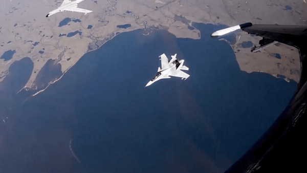Nexo_Latino's tweet photo. 🇨🇳🇷🇺 China y Rusia refuerzan su cooperación militar con un patrullaje aéreo conjunto

➡️ China y Rusia realizaron su undécima patrulla aérea estratégica conjunta sobre el mar de Japón, el mar de China Oriental y la parte occidental del océano Pacífico. https://t.co/haD6TABYjl