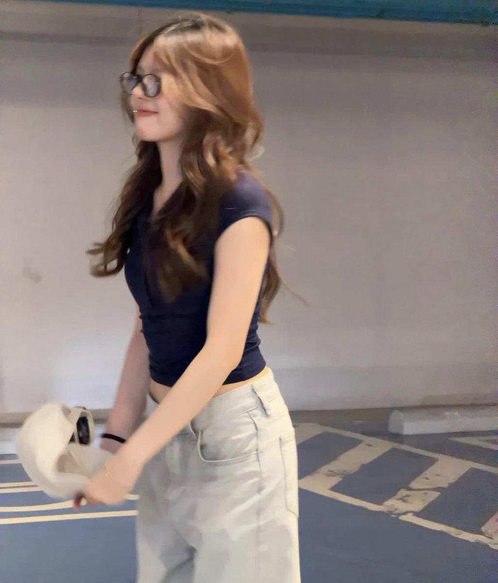 weirdestyilin's tweet photo. girlfriends material มาก https://t.co/mkGTYom6eS