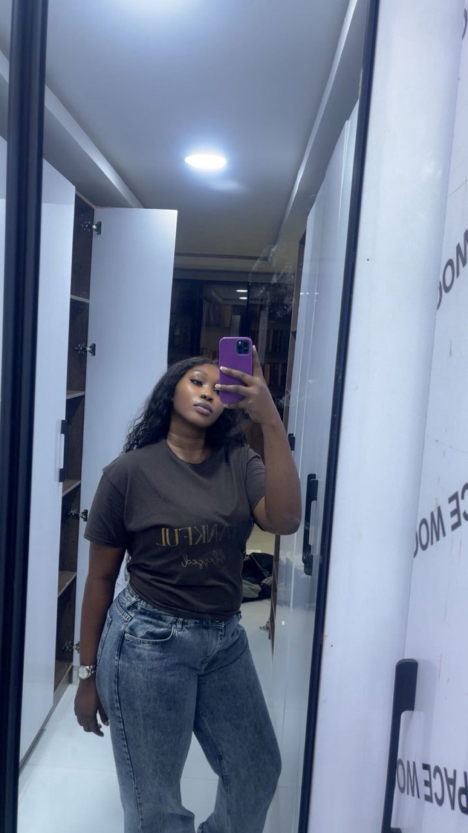 DeNiike_'s tweet photo. I finally wore jeans 🙃 https://t.co/jiVD0HjSuB