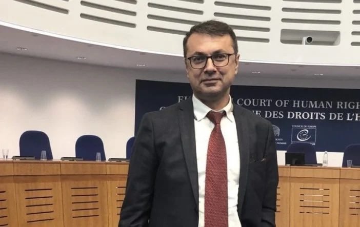 RastiHaber1's tweet photo. Hadi Cin: Tamıl Kaplanları ve Sri Lanka sorunu

🔶 Tamil milliyetçiliğinin güçlenmesiyle birlikte çeşitli silahlı gruplar ortaya çıkmış, bunların en etkilisi olan Tamil Kaplanları (LTTE), 1976 yılında örgütlü yapısını tamamlamıştır.

 https://t.co/ijZdFTTHRQ https://t.co/fCyoIe8ohK