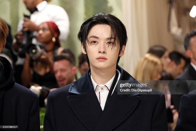 meowsna's tweet photo. Lee Know on Getty Images vs t.leeknowsaurus on Instagram https://t.co/sBMMDqRWsO