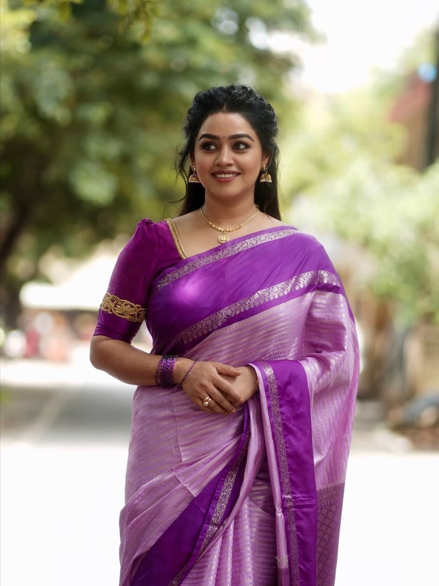 pratheepchnai's tweet photo. She looks Graceful in Purple Saree 💜💜 https://t.co/nYaqutFd1K