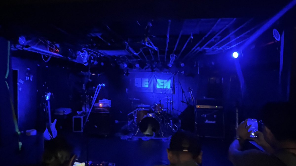 6966127cap's tweet photo. 長尺良かった！
僕らが集まるいつものライブハウスでいつもと違うライブを見せてくれるのがライブに通う理由✨
今日のライブは今日しか見れない😆
丸竹初見やけどよかった！！
#メとメ　#丸竹夷 https://t.co/C3qBkxkFSA