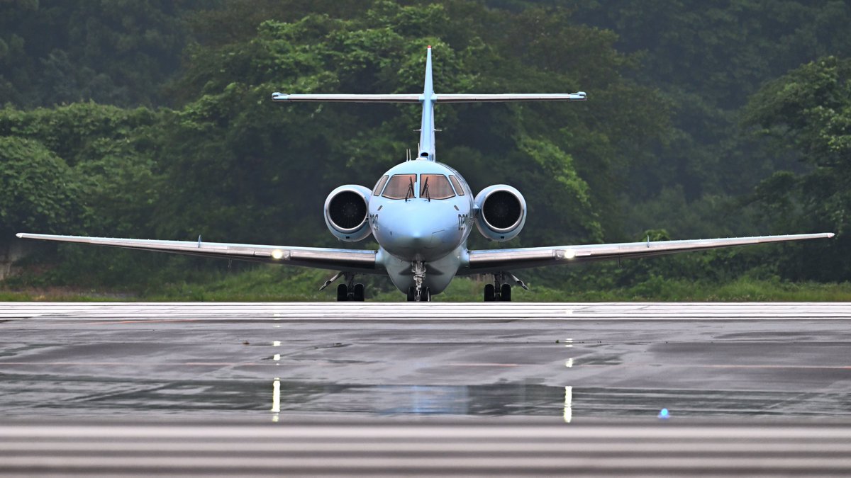 Asusan555's tweet photo. 金曜　雨の百里
F-2は飛ばず…。
救難隊が姿を見せてくれました。
誰もいない雨の基地の静けさも、
意外と心地よかったです。

#百里基地　＃航空救難隊　＃百里救難隊 https://t.co/3s8DX2jbaG